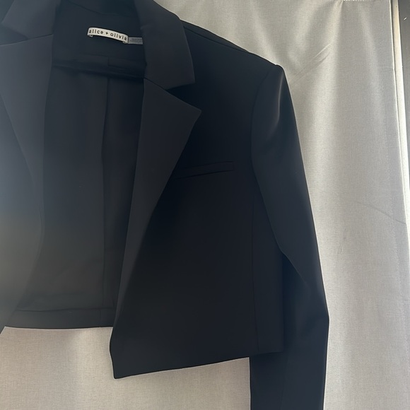 Alice + Olivia Cropped Shan Blazer - Picture 4 of 4